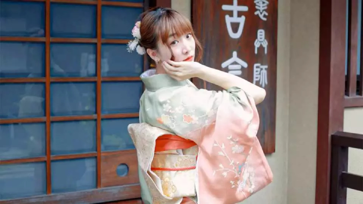 3-hut-hon-boi-nhung-trang-phuc-truyen-thong-nhat-ban-1 Yukata