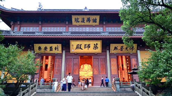 Chùa Linh Ẩn là một điểm đến tâm linh không thể bỏ qua khi đến Hàng Châu