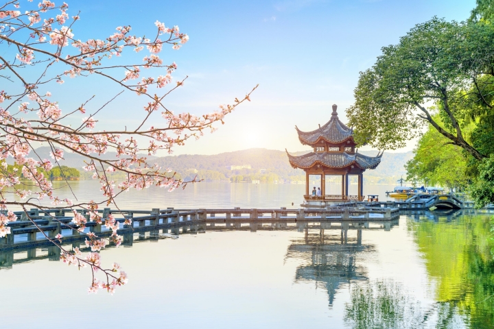 Chiêm ngưỡng vẻ đẹp tựa “Viên ngọc Quý” của Tây Hồ